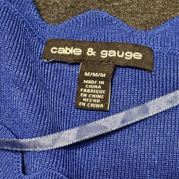 Cable & Gauge Royal Blue Pull Over Top 70% Rayon 30 % Polyester Size M - Picture 7 of 8